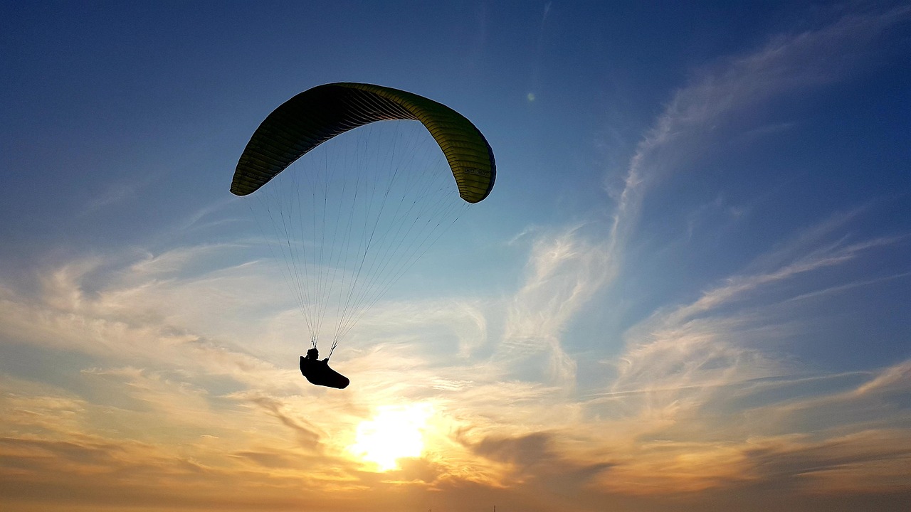 High Fly — paragliding above Dobhi, Manali